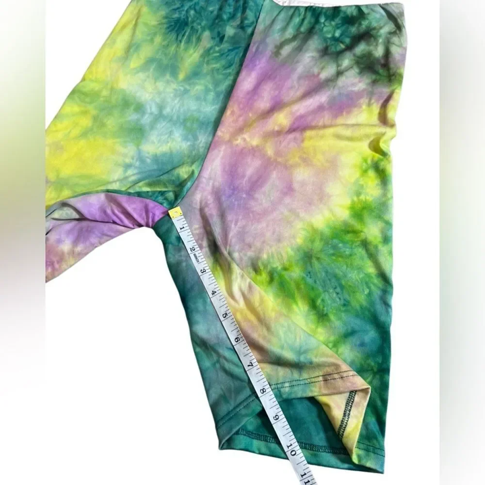 Baddieville tie dye bike shorts Size large